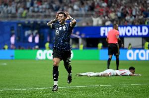 切尔西官号庆祝恩佐进球并转发其聆听的庆祝动作，被喷到删动态