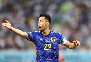 洛杉矶银河官方：37岁吉田麻也获得绿卡，不再占用外援名额