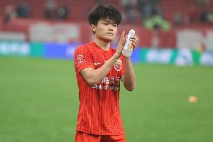 东体：杨希、李帅等人身背三黄，若本轮染黄将无缘上海德比