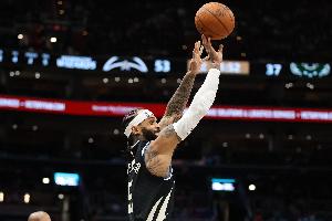Shams：联盟正在调查雄鹿与小特伦特4年6400万的合同是否存在问题