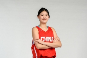 上场受伤还是有影响！孙晗昀手感不佳18投仅2中 拿到10分7板4助