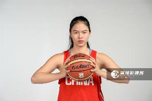 替补很积极！吴梦婕7中4拿下11分8板&5前场板 5次犯规