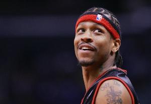 富保罗：艾弗森把嘻哈带入NBA 他是乔丹后被模仿穿搭最多的球员