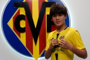 博主：刘凯源昨日与比利亚雷亚尔U19B队进行季前训练